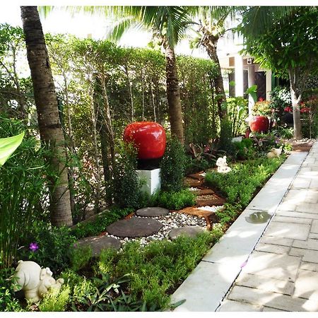Franjipani Resort HHQ Exterior foto